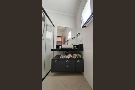 Casa à venda com 217m², 4 quartos e 5 vagasBanheiro 3
