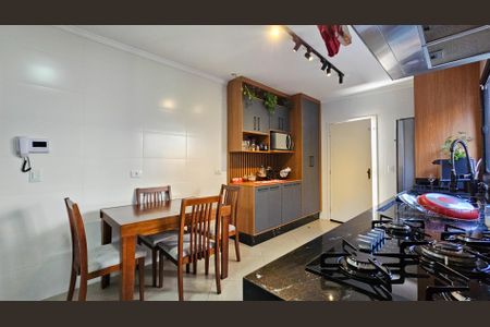 Casa à venda com 217m², 4 quartos e 5 vagasCozinha 