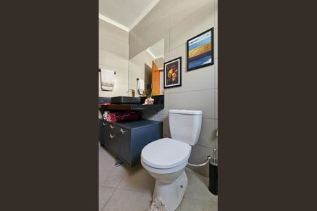 Casa à venda com 217m², 4 quartos e 5 vagasBanheiro 2