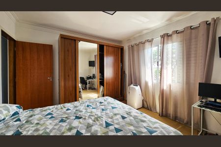 Casa à venda com 217m², 4 quartos e 5 vagasQuarto 4