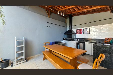 Casa à venda com 217m², 4 quartos e 5 vagasQuintal 