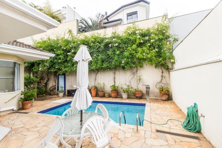 Casa de condomínio para alugar com 420m², 3 quartos e sem vaga Casa de condomínio para alugar com 420m², 3 quartos e sem vagaPiscina