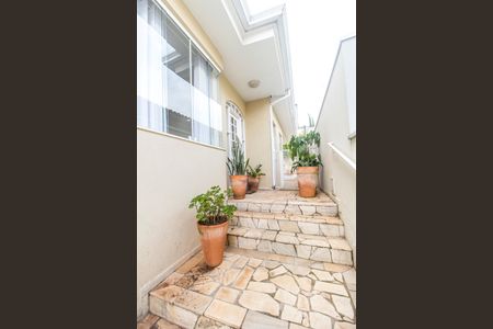 Casa de condomínio para alugar com 420m², 3 quartos e sem vaga Casa de condomínio para alugar com 420m², 3 quartos e sem vagaEntrada