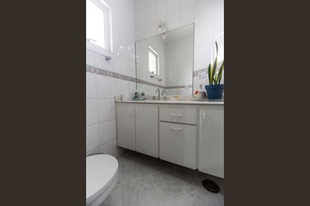 Casa de condomínio para alugar com 420m², 3 quartos e sem vaga Casa de condomínio para alugar com 420m², 3 quartos e sem vagaBanheiro da Suíte