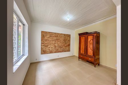 Casa para alugar com 240m², 4 quartos e sem vaga