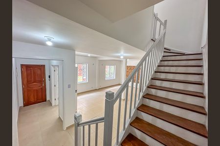 Casa para alugar com 240m², 4 quartos e sem vaga