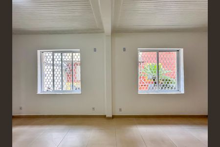 Casa para alugar com 240m², 4 quartos e sem vaga