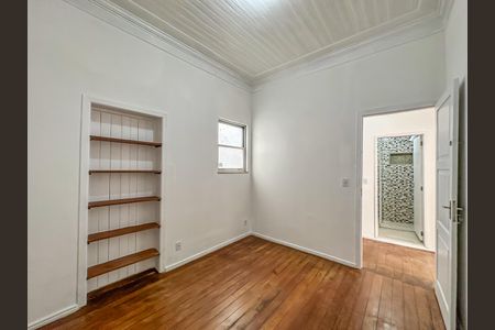 Casa para alugar com 240m², 4 quartos e sem vaga