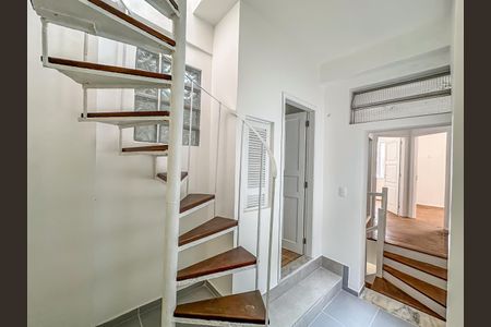 Casa para alugar com 240m², 4 quartos e sem vaga