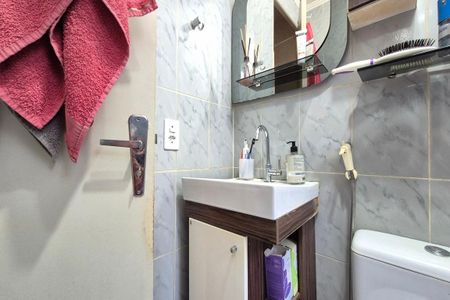 Apartamento à venda com 57m², 2 quartos e 1 vaga Apartamento à venda com 57m², 2 quartos e 1 vagaBanheiro