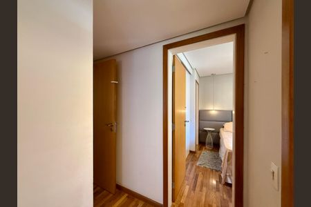 Apartamento à venda com 98m², 3 quartos e 2 vagas Apartamento à venda com 98m², 3 quartos e 2 vagasCorredor Quartos