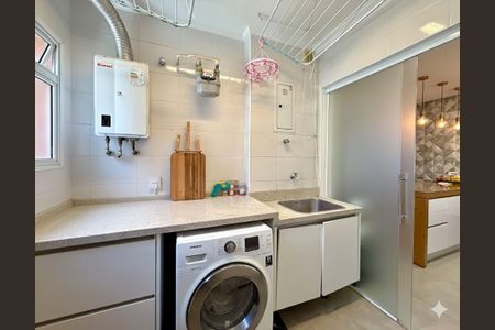 Apartamento à venda com 98m², 3 quartos e 2 vagas Apartamento à venda com 98m², 3 quartos e 2 vagasÁrea de Serviço