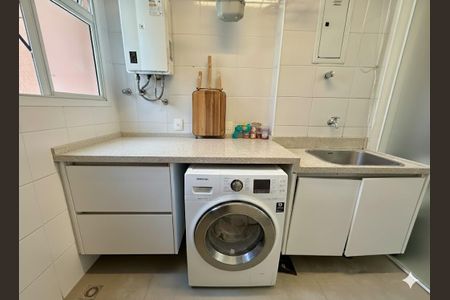 Apartamento à venda com 98m², 3 quartos e 2 vagas Apartamento à venda com 98m², 3 quartos e 2 vagasÁrea de Serviço