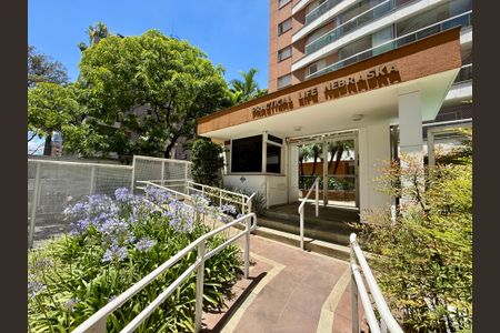 Apartamento à venda com 98m², 3 quartos e 2 vagas Apartamento à venda com 98m², 3 quartos e 2 vagasFachada