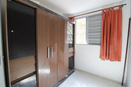Quarto 1 de apartamento para alugar com 2 quartos, 54m² em Jardim Ivana, São Paulo
