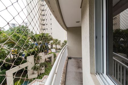 Apartamento à venda com 94m², 3 quartos e 2 vagasVaranda