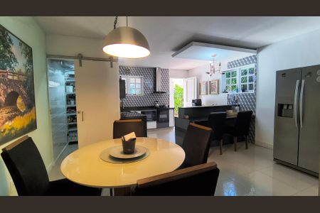 Casa de condomínio à venda com 300m², 5 quartos e 2 vagasCozinha