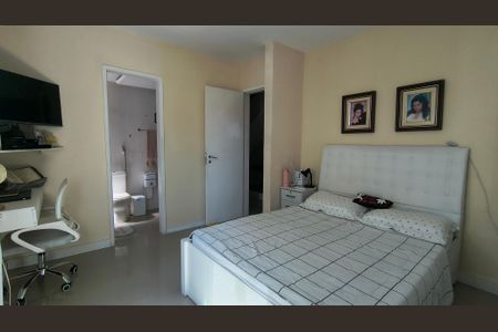 Casa de condomínio à venda com 300m², 5 quartos e 2 vagasSuíte 3