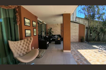 Casa de condomínio à venda com 300m², 5 quartos e 2 vagasQuintal