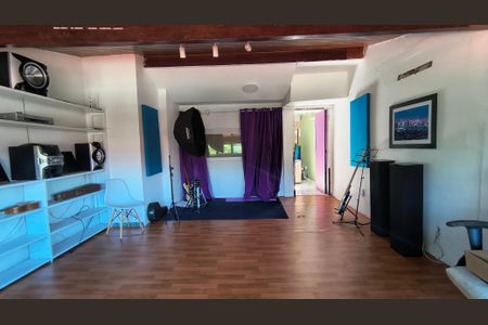 Casa de condomínio à venda com 300m², 5 quartos e 2 vagasQuarto