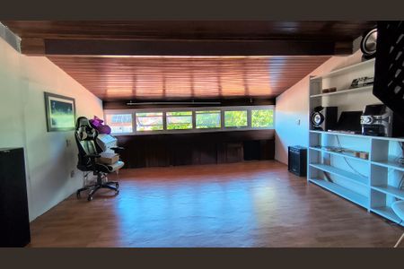 Casa de condomínio à venda com 300m², 5 quartos e 2 vagasQuarto