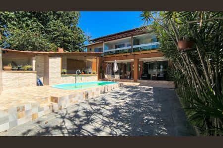 Casa de condomínio à venda com 300m², 5 quartos e 2 vagasQuintal