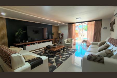 Sala de casa de condomínio à venda com 5 quartos, 300m² em Barra da Tijuca, Rio de Janeiro