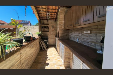 Casa de condomínio à venda com 300m², 5 quartos e 2 vagasQuintal