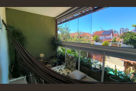 Casa de condomínio à venda com 300m², 5 quartos e 2 vagasSacada da Suíte 1