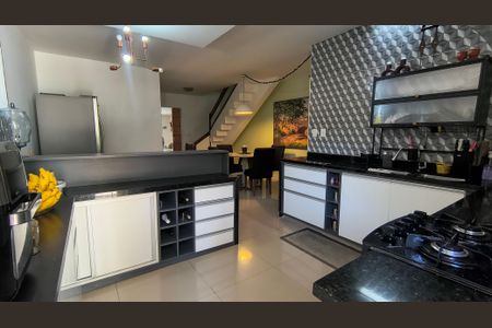 Casa de condomínio à venda com 300m², 5 quartos e 2 vagasCozinha