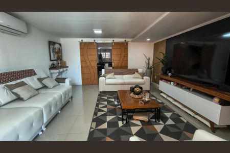 Sala de casa de condomínio à venda com 5 quartos, 300m² em Barra da Tijuca, Rio de Janeiro