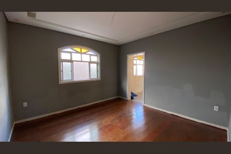 Casa para alugar com 172m², 2 quartos e 2 vagassala 