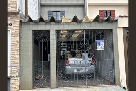 Casa à venda com 158m², 2 quartos e 1 vaga Casa à venda com 158m², 2 quartos e 1 vagaFachada