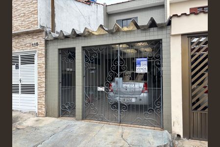 Casa à venda com 158m², 2 quartos e 1 vaga Casa à venda com 158m², 2 quartos e 1 vagaFachada