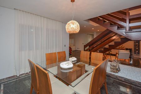 Casa à venda com 399m², 4 quartos e 6 vagasSala de Jantar