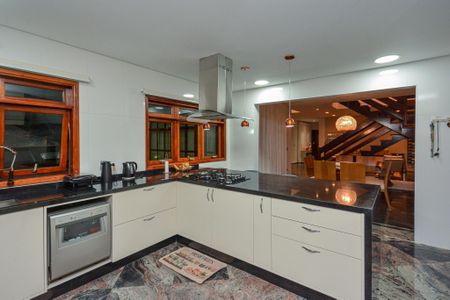 Casa à venda com 399m², 4 quartos e 6 vagasCozinha