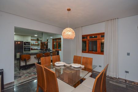 Casa à venda com 399m², 4 quartos e 6 vagasSala de Jantar