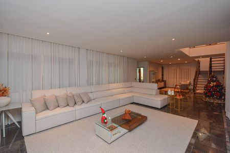 Sala de casa para alugar com 4 quartos, 399m² em Jardim Santa Helena, São Paulo