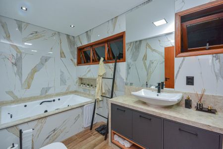 Casa à venda com 399m², 4 quartos e 6 vagasBanheiro da Suíte