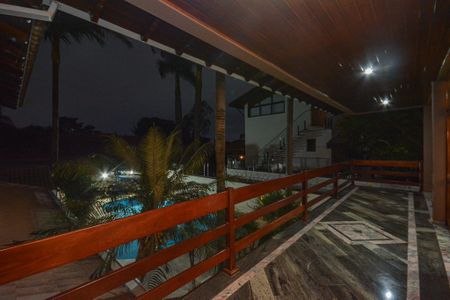 Casa à venda com 399m², 4 quartos e 6 vagasSacada Suíte