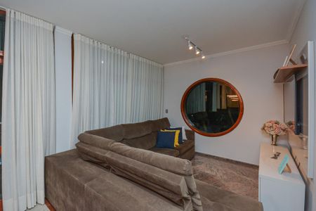 Casa à venda com 399m², 4 quartos e 6 vagasSala de TV