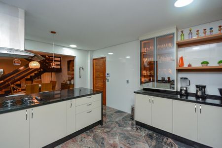 Casa à venda com 399m², 4 quartos e 6 vagasCozinha