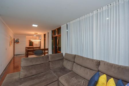 Sala de TV de casa para alugar com 4 quartos, 399m² em Jardim Santa Helena, São Paulo