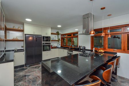 Casa à venda com 399m², 4 quartos e 6 vagasCozinha