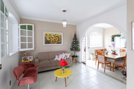 Casa à venda com 240m², 3 quartos e 4 vagasSala 2