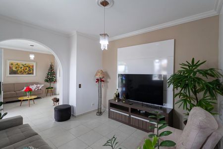 Casa à venda com 240m², 3 quartos e 4 vagasSala 1