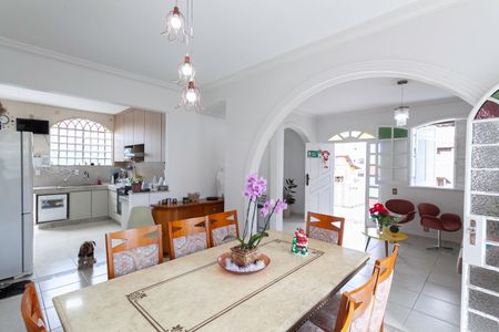 Casa à venda com 240m², 3 quartos e 4 vagasSala 3