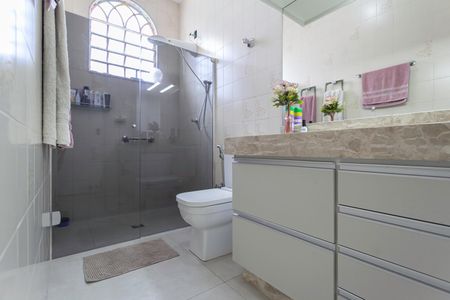 Casa à venda com 240m², 3 quartos e 4 vagasBanheiro da suíte 