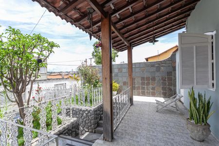 Casa à venda com 240m², 3 quartos e 4 vagasVaranda