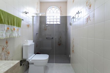 Casa à venda com 240m², 3 quartos e 4 vagasBanheiro social 